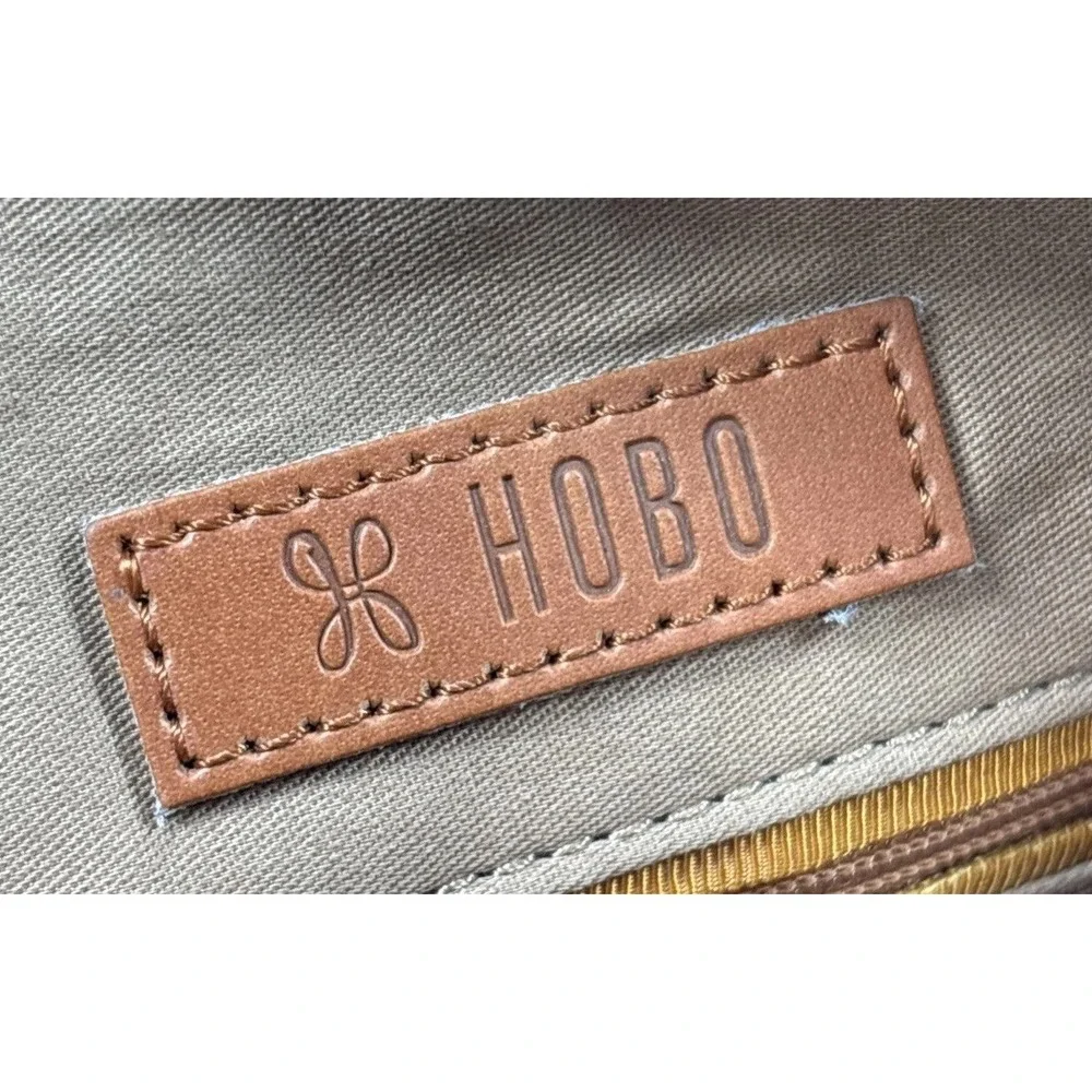 HOBO International Navy Polished Leather Sable Wristlet Circular‎ Handle Preppy